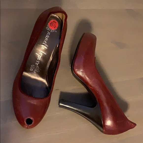 Nanette Lepore Maroon Peep Toe Pumps - Women’s Size 6.5 - Picture 3 of 5